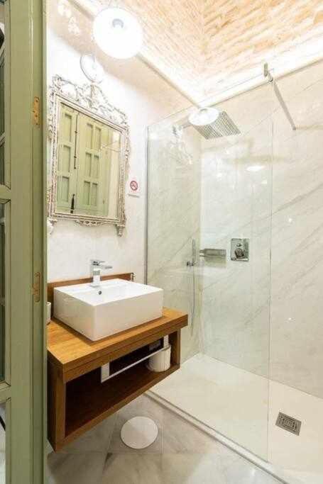 Juderia De Sevilla I Luxury Apartments Bagian luar foto